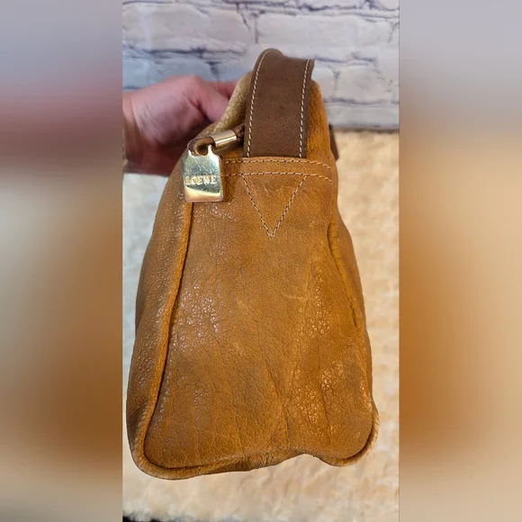 Authentic Loewe *Vintage* Tan Crossbody Bag with Suede Finish - Picture 6 of 12